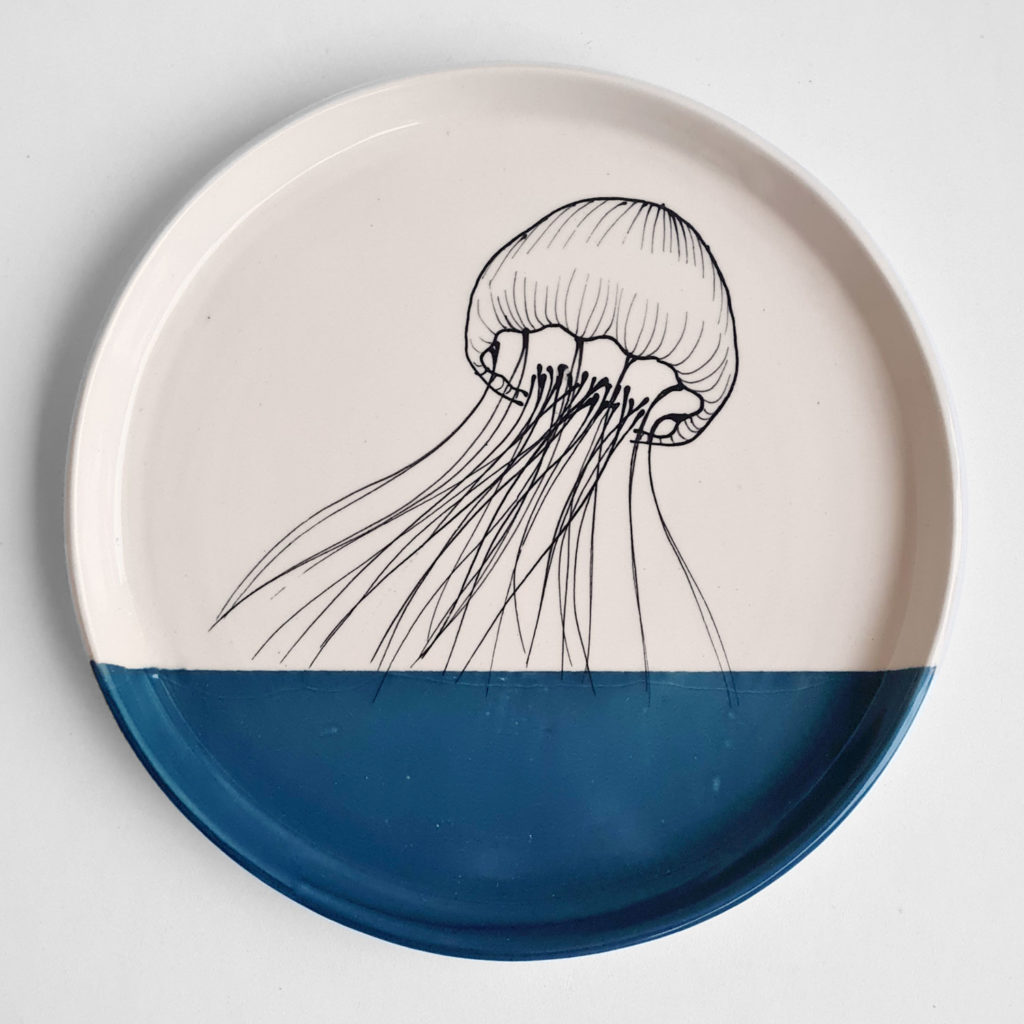 Petite assiette bleue meduse